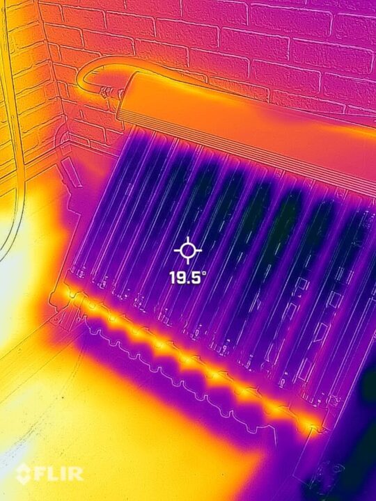 真空ガラス管式の太陽熱温水器の追加設置