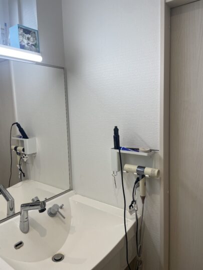 壁付けドライヤー＆ヘアーアイロンホルダー タワー トレー付き